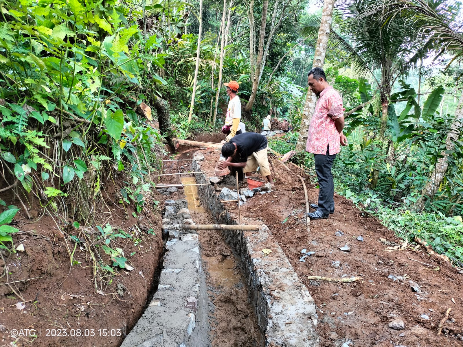 Pembangunan saluran irigasi di Cijengkol