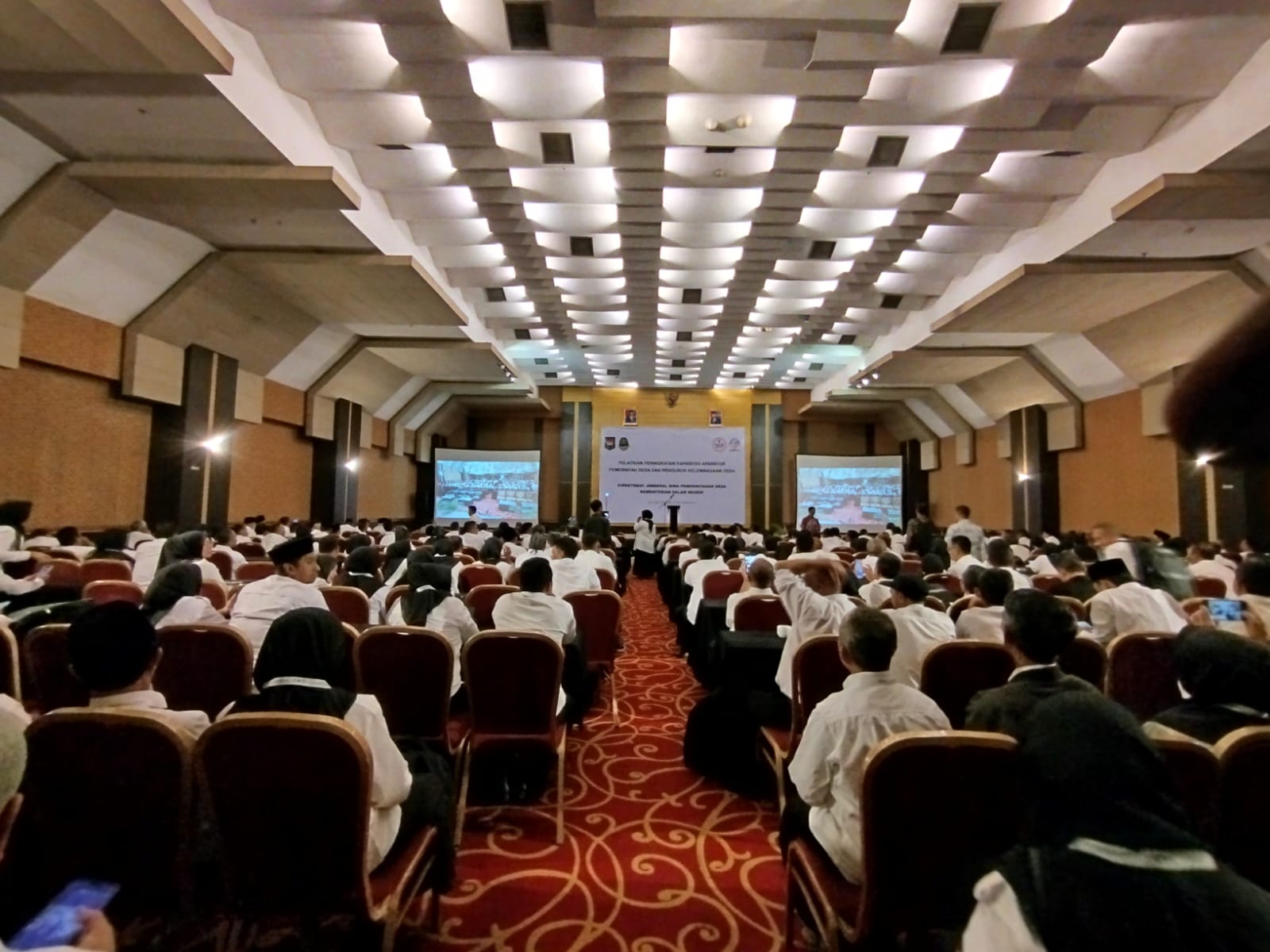 PELATIHAN PENINGKATAN KAPASITAS APARATUR PEMERINTAH DESA DAN PENGURUS KELEMBAGAAN DESA