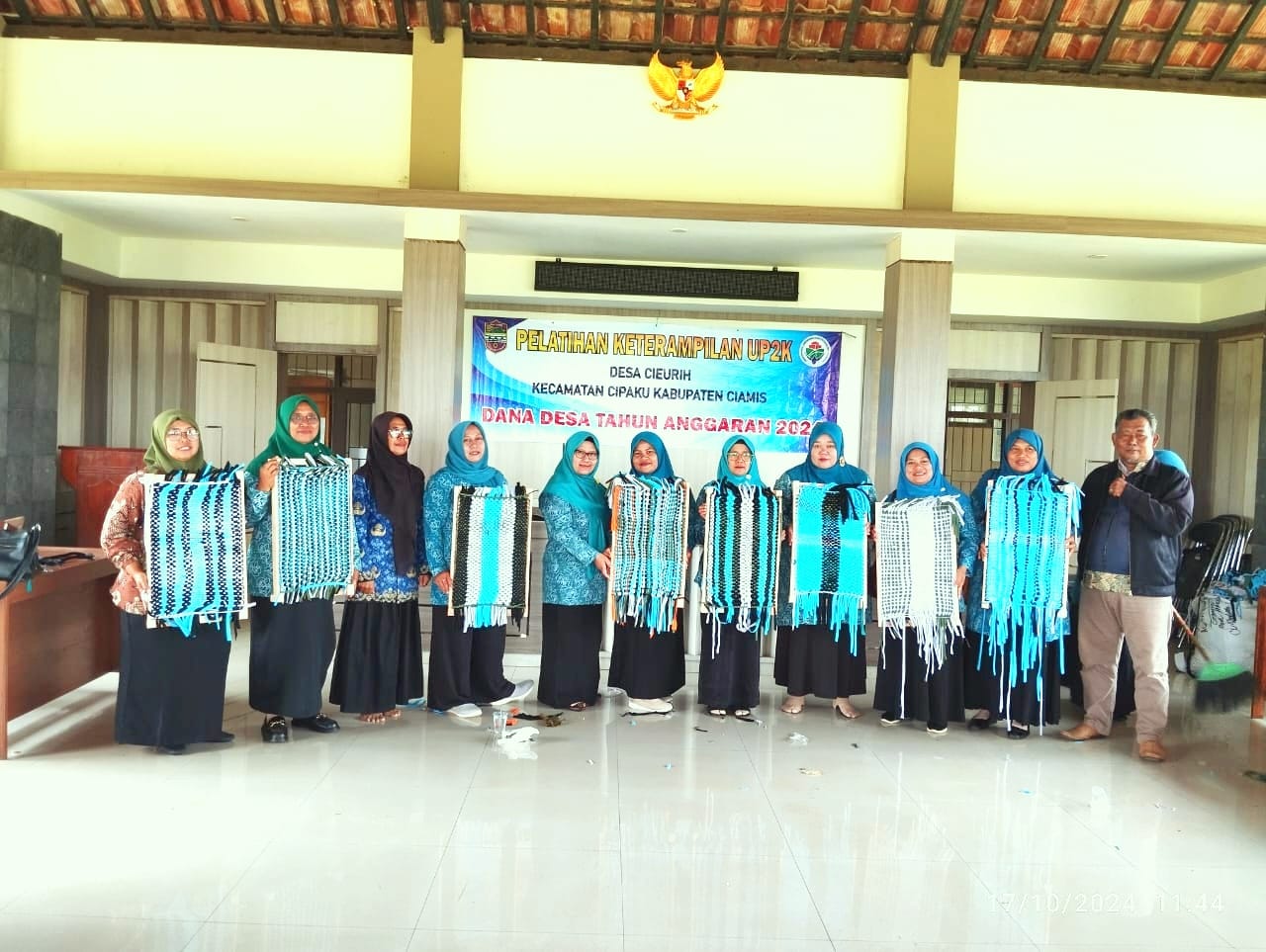 PELATIHAN DAN PENYULUHAN PEMBERDAYAAN PEREMPUAN 